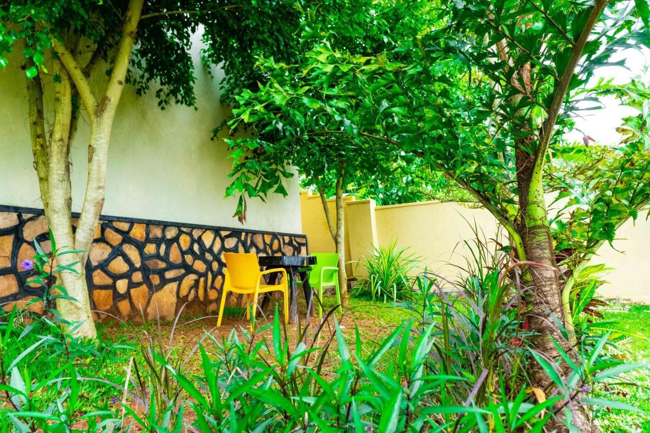 Airport Unique Hotel Entebbe Ngoại thất bức ảnh