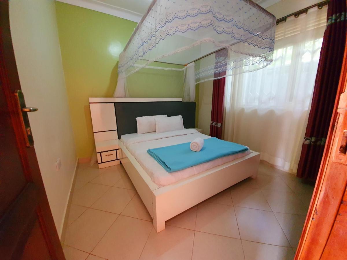 Airport Unique Hotel Entebbe Ngoại thất bức ảnh